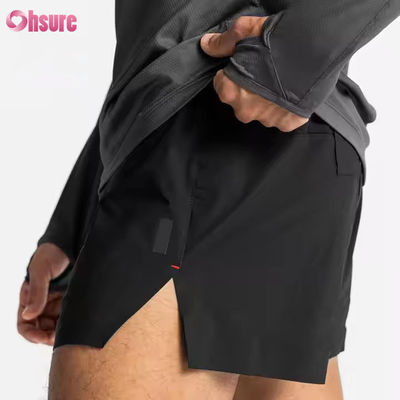 Individuelle Reißverschlusstaschen Elastischer Bund Sport-Aktivkleidung Herren Jacquard-Druck Workout Lauf-Gymnastik-Shorts