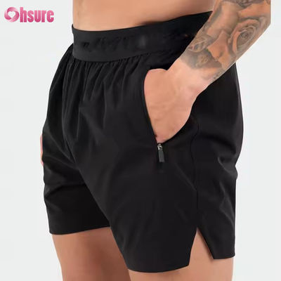 Individuelles Logo am Bund Polyester-Taschen Schlitzsaum Für Herren Sportliche Aktive Herren Workout Gymnastik-Sportshorts für Männer