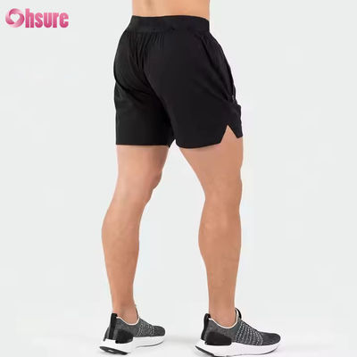 Individuelles Logo am Bund Polyester-Taschen Schlitzsaum Für Herren Sportliche Aktive Herren Workout Gymnastik-Sportshorts für Männer