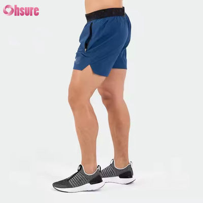 Individuelles Logo am Bund Polyester-Taschen Schlitzsaum Für Herren Sportliche Aktive Herren Workout Gymnastik-Sportshorts für Männer