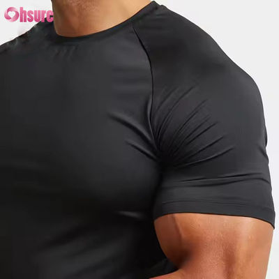 Benutzerdefiniertes, leichtes, schlankes Raglan-Ärmel-T-Shirt aus Polyester-Spandex, schnell trocknendes Muskel-Trainingsoberteil für Herren