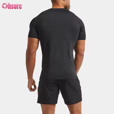 Benutzerdefiniertes, leichtes, schlankes Raglan-Ärmel-T-Shirt aus Polyester-Spandex, schnell trocknendes Muskel-Trainingsoberteil für Herren