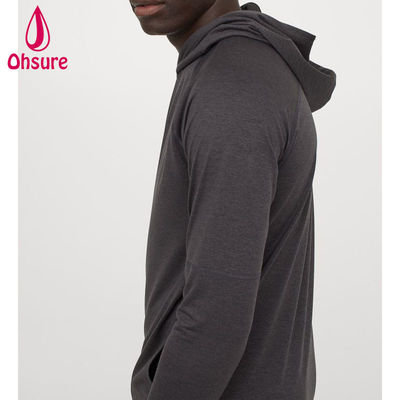 Heiß verkaufter Yoga-Hoodie für Herren, schnell trocknend, mit Mesh gefüttert, Wickelkapuze, normale Passform für das Fitnesstraining, individuelles Logo, einfarbiges Muster, Herbst